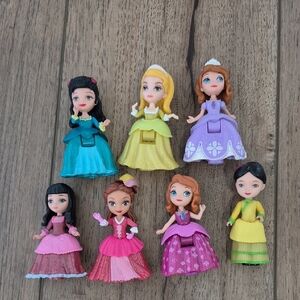 Disney Sophia The First. Mattel.  2012/2013 Figurines. Includes 7 Dolls.